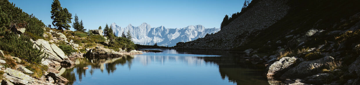 Der Spiegelsee mit Blick auf den Dachstein