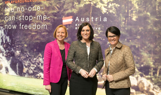 v.l.n.r.: Petra Stolba, ÖW-Geschäftsführerin, Elisabeth Köstinger, Tourismusministerin, Petra Nocker-Schwarzenbacher, WKÖ-Bundesspartenobfrau